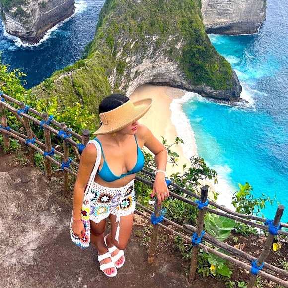 Meet your Posher, Bre - Picture 2 of 7